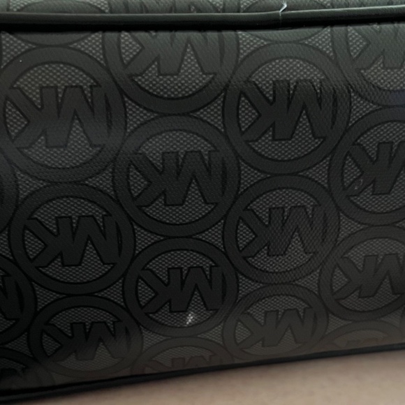 Michael Kors purse - Picture 4 of 6